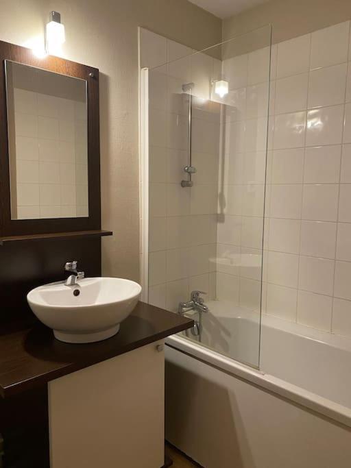 Appartement Avec Cabine Arreau Bagian luar foto