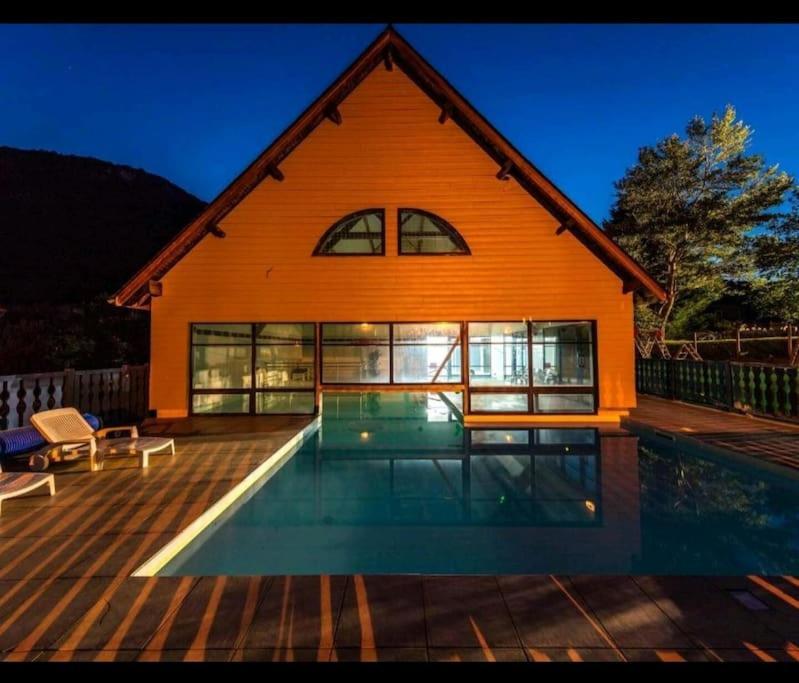 Appartement Avec Cabine Arreau Bagian luar foto